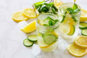 Как приготовить домашний лимонад из лимона