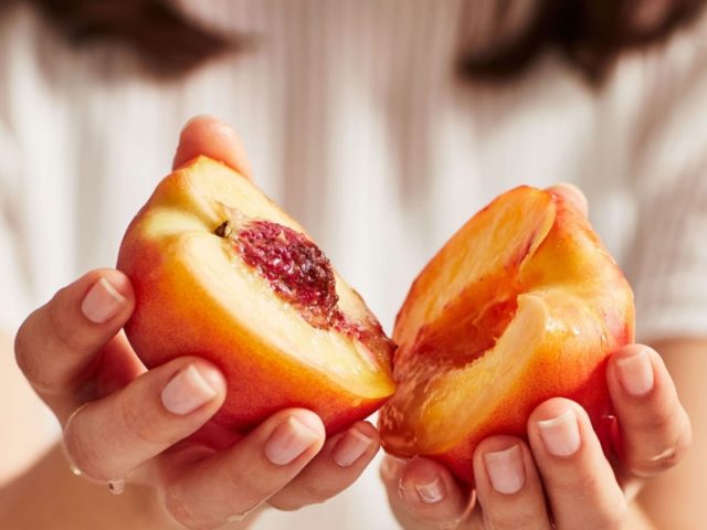 Чем полезны персики для женского организма