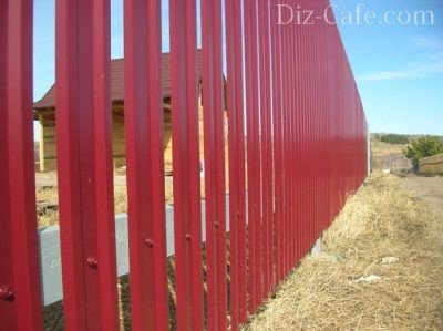 Делаем забор из металлического забора - старый забор по-новому