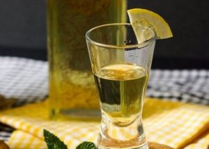 Лимонная настойка: спирт, водка, польза и вред