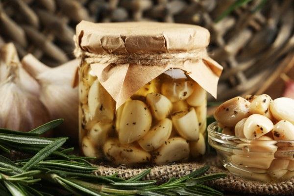 Вкусные рецепты чеснока на зиму и правила хранения
