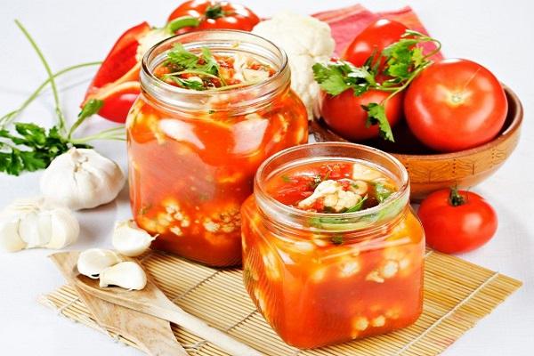 Пошаговые рецепты приготовления овощей в томатном соку на зиму