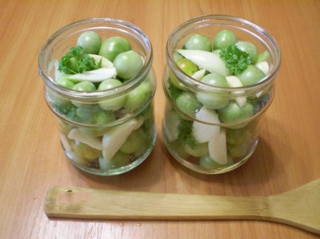 ТОП-20 простых рецептов закусок из зеленых помидоров на зиму